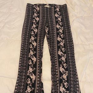 Flowey pattern pants